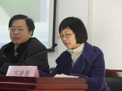 秘书长方凌雁作报告浙江省教育厅教研室研训部张丰主任为全体会员作了