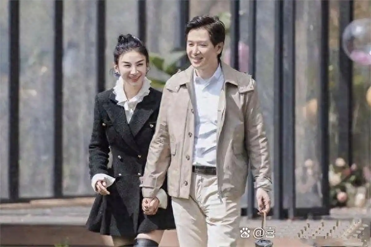 黄奕的老公听说是个建筑领域的学霸名叫崔伟