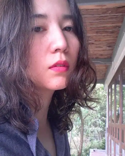 33岁大龄剩女:相亲见了个62岁的大叔,大叔买花送我,还同意入赘