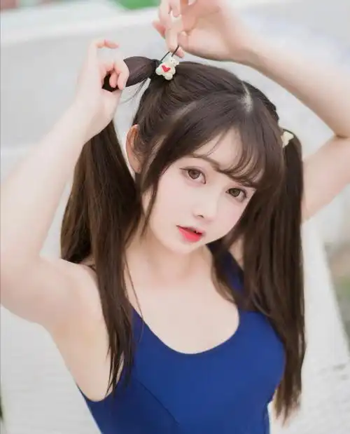 死库水泳衣美少女