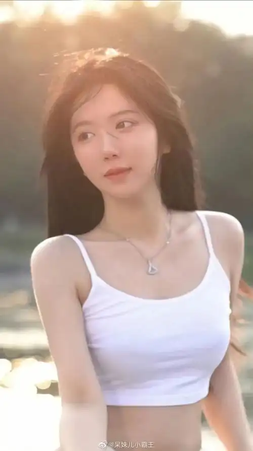 呆妹儿称自己要留在斗鱼做一姐,不换平台的原因是钱可以少赚,但是不能