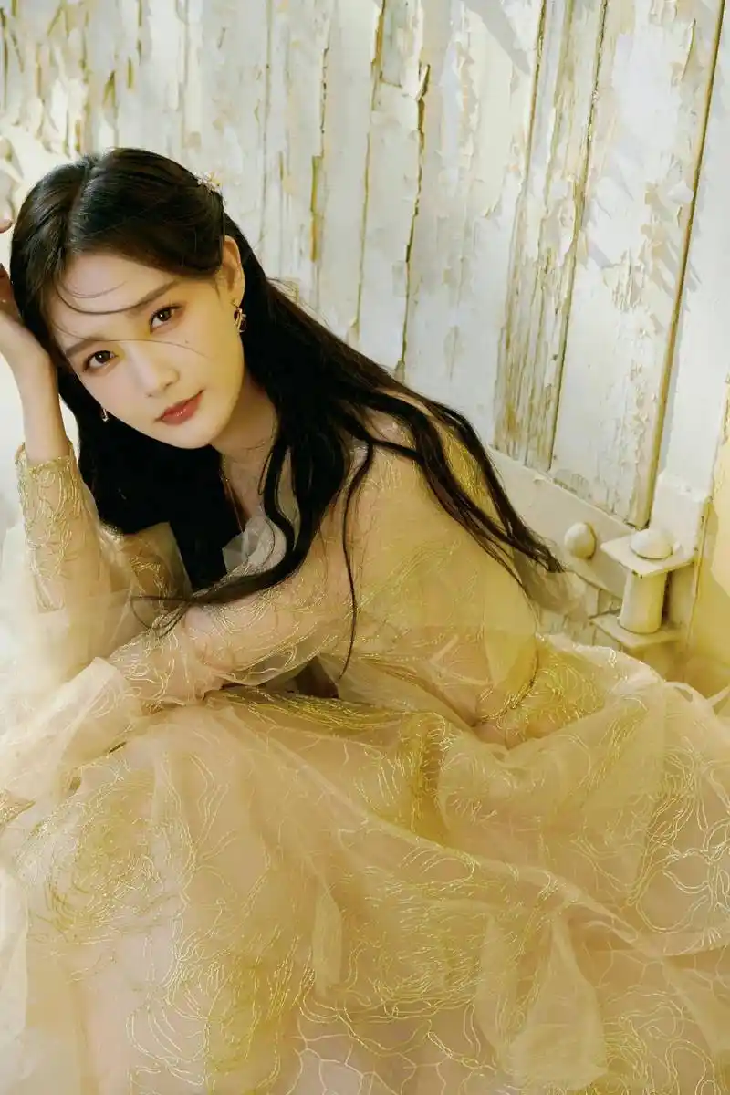 山东女星李一桐写真:秀美俏丽,五官精致