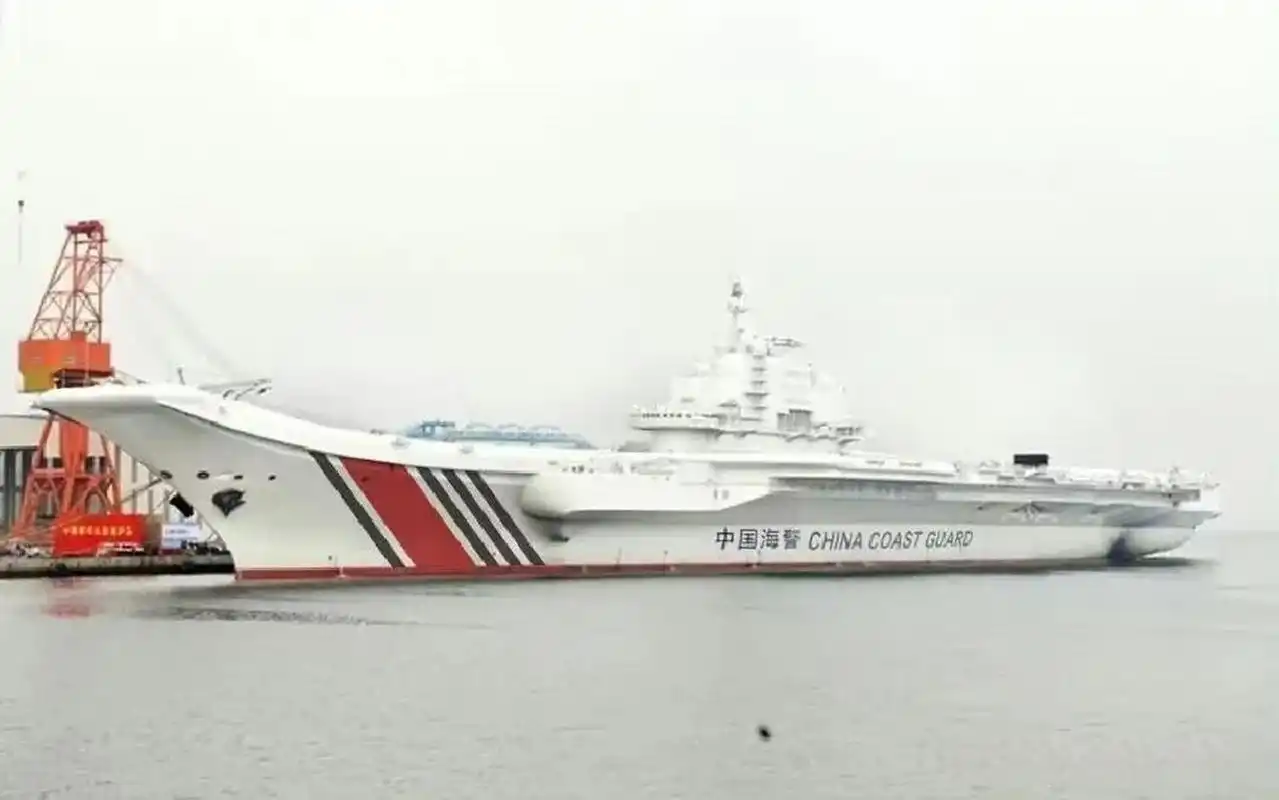 海警:哥,听说辽宁舰要改装了? 海军:滚!手拿开,还没轮到你呢!