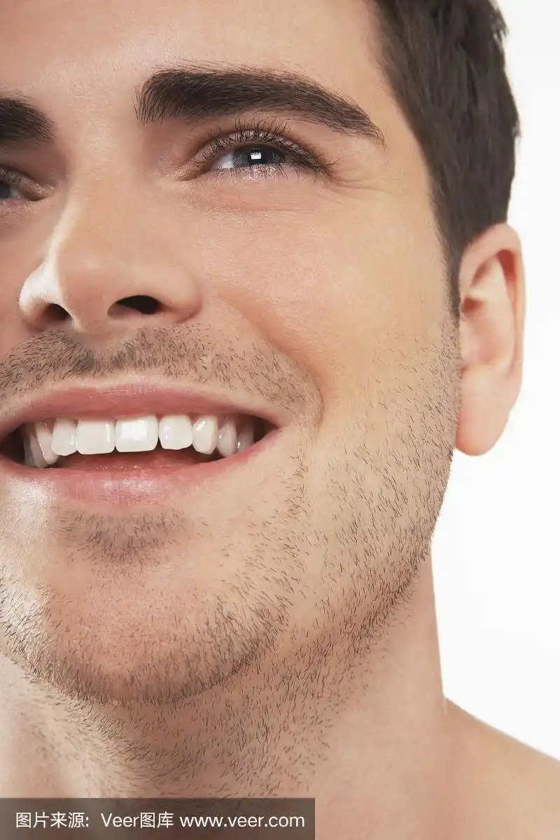 胡子拉碴的男人