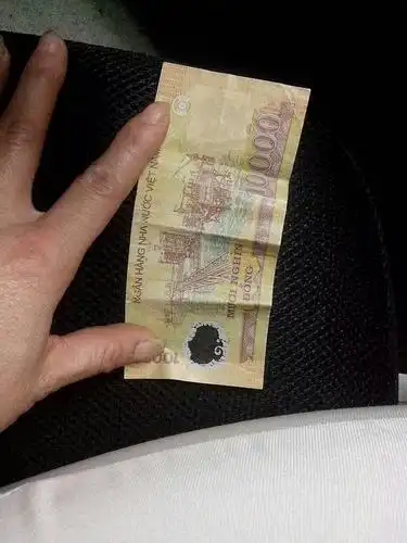 我有一张外币一万块一张的不知道是哪个国家的,请各位帮帮忙,看看吧