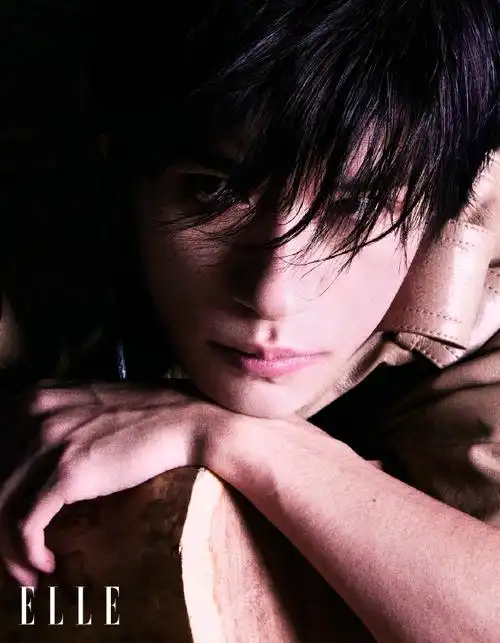 易烊千玺elle3月刊封面##易烊千玺elle世界尽头大片