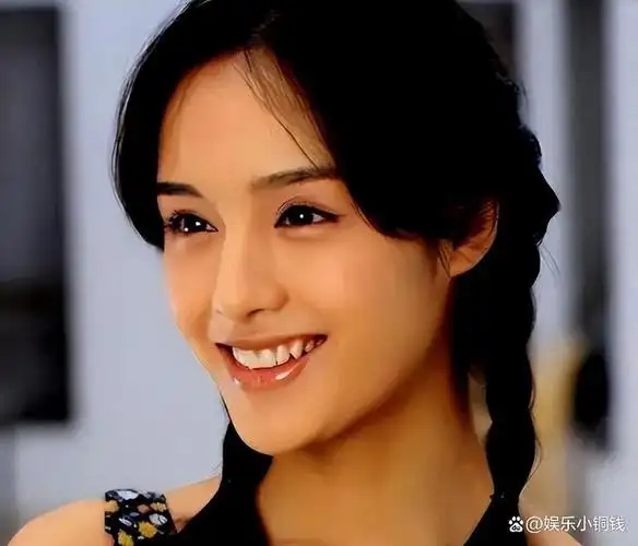 她17岁等上春晚,走红时嫁"外卖小哥",把丈夫培养成双料影帝