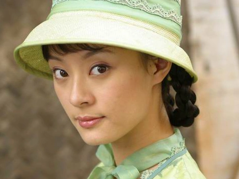 2003年《玉观音》开播,孙俪饰演的缉毒女警察安心是一位在亲与仇,情与