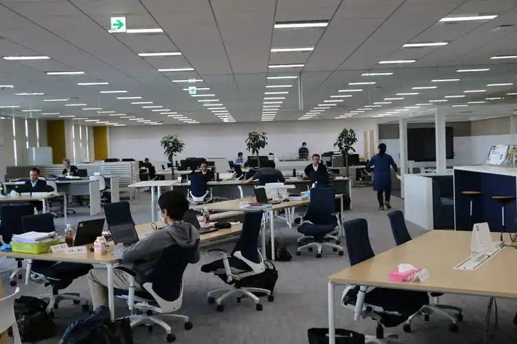 很想知道在大型互联网公司,办公室工作环境是怎样的? - 知乎