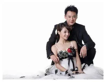 王斑感激的说:"她没有逼着我成为一个有钱人,这才让我有时间在舞台上