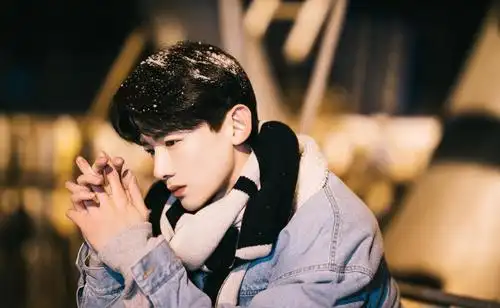 芭比脸猛男身材怀柔王子白敬亭男友力私服穿搭来看看刑吗