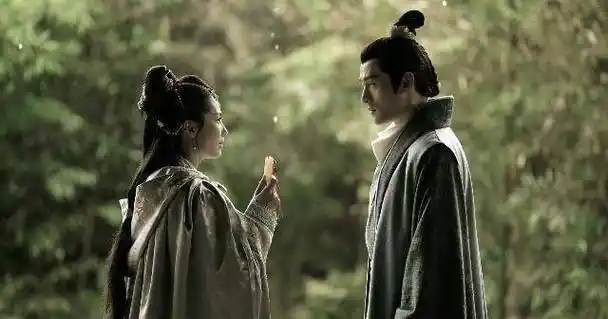 《琅琊榜》无论从剧情,画面,服装,细节,还是演员演技方面,都堪