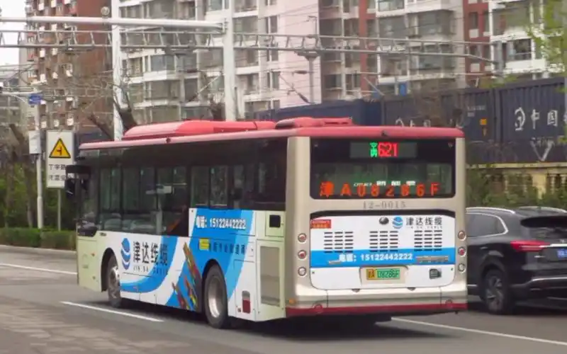 天津公交621路zk6105chevpg36出站滨海龙都小区