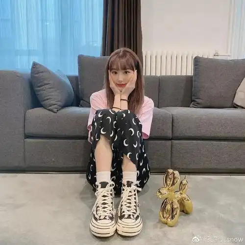 对前辈骂脏话,恋爱不忘培养舔狗,还比她黑料更多的女爱豆么?