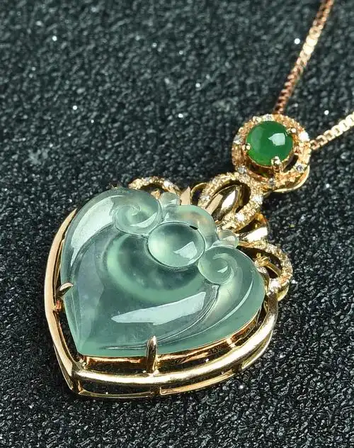 亿珍阁 18k金镶嵌a货心形如意冰种翡翠吊坠附证书