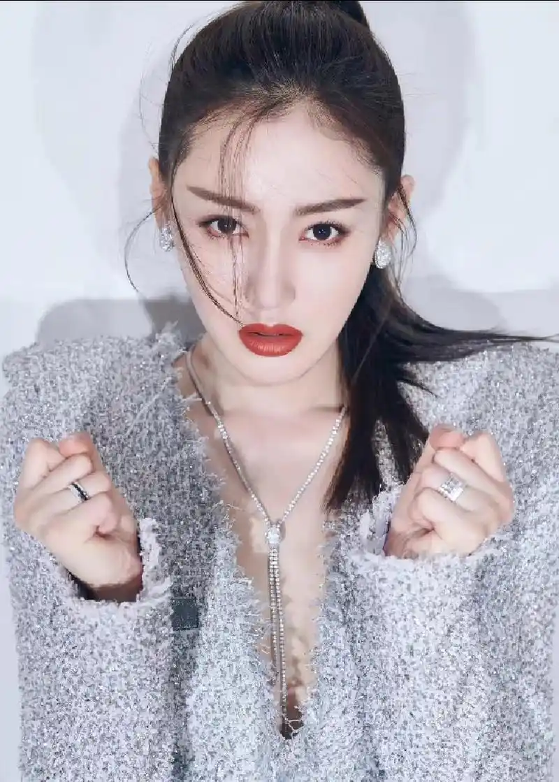 绝世美女张天爱身材完美无缺,蜜桃臀圆润高挑,性感诱惑