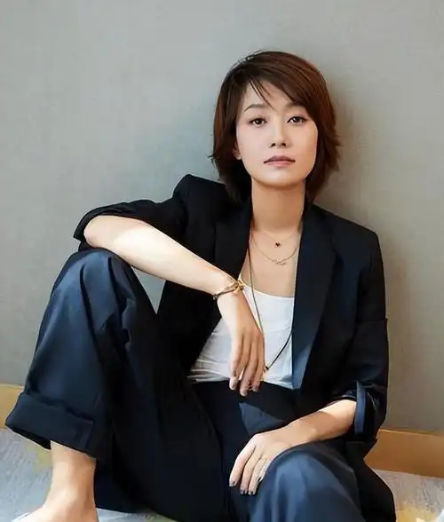 "不适合留长发"的5位女明星,不仅显老,还没有气质|短发|发型|袁泉