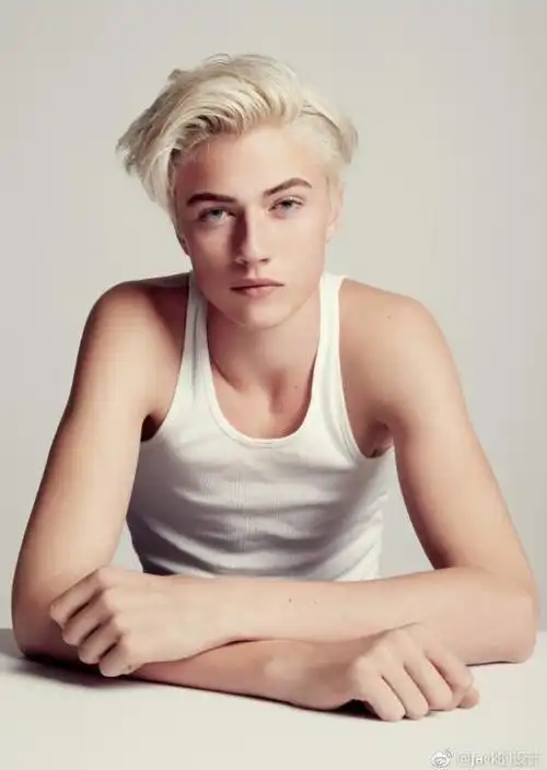 银发男模 lucky blue smith(图片来源:jack-r设计)