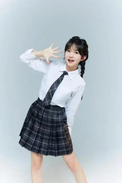 和蓝光乐队主唱马丹丹约下采访后,采访时间迟迟定不下来,行程满满的她