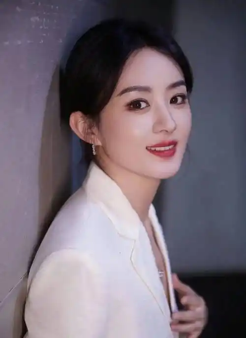 网友评内娱4位女顶流,杨幂,杨紫,迪丽热巴,赵丽颖,谁最火?