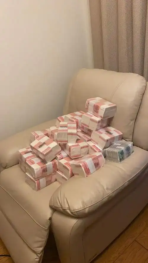 原来两万块有这么厚#现金我比较熟悉.