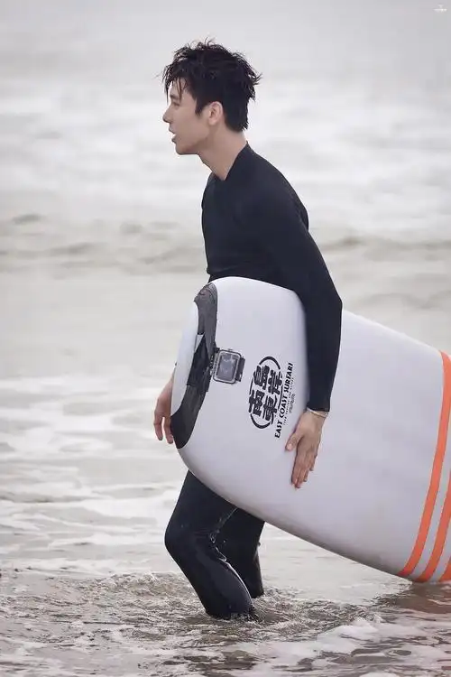 王子异哎呀好身材