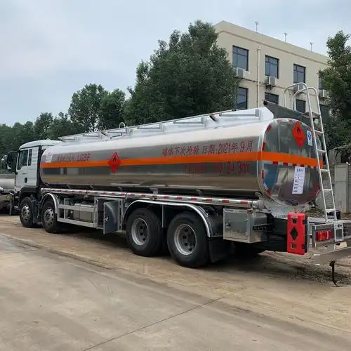 23方大型油槽车 危险品柴油运输车 重汽汕德卡铝合金油罐车图片