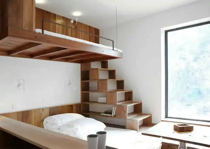 地台床房间增加一个挑空式悬空床效果图