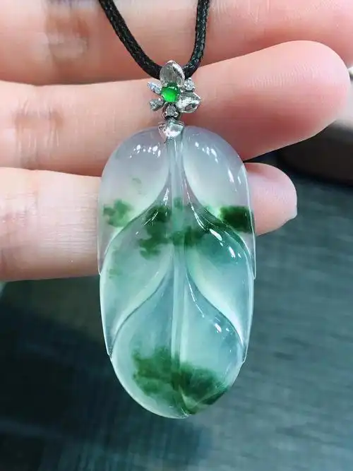 玉石吊坠图片大全(翡翠叶子吊坠图集) - 赤虎壹号