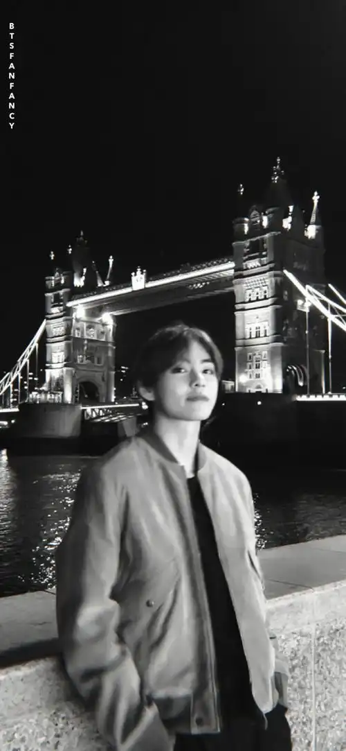 金泰亨超话#金泰亨名品绝色#【全面屏壁纸】泰泰男友风壁纸来啦～法国