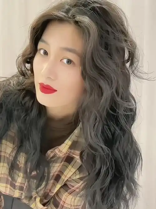 复古港风蛋卷头烫一次就爱上的法式卷发