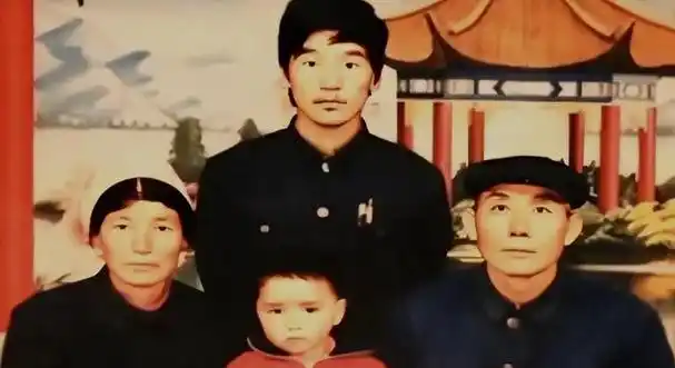 "音乐剧王子"阿云嘎:3岁丧父,6岁丧母,长兄逝世,命运坎坷