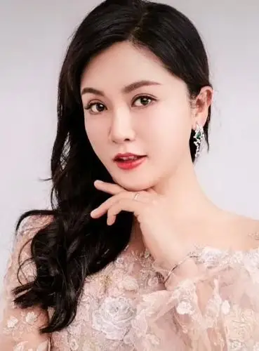 小桃红刘淼太漂亮!撞脸港姐李嘉欣,晒照被赞美过范冰冰