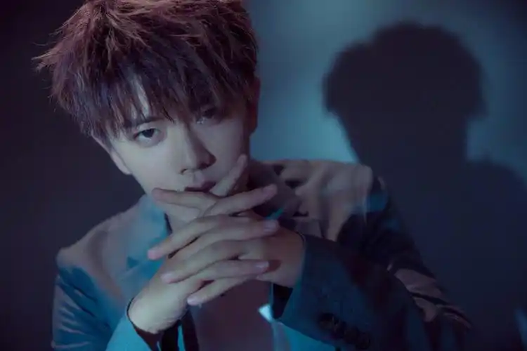 任嘉伦光影时尚写真图片