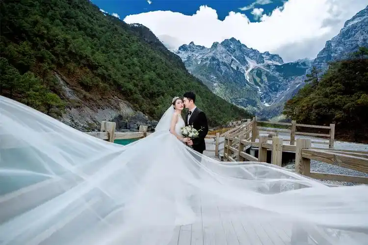 丽江婚纱摄影照哪家好?摄影团队很重要!快看最新丽江旅拍排行榜