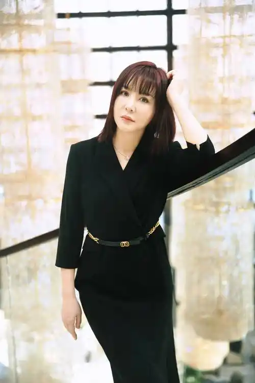 电影《泪光中的妈妈》首映礼盛大举行,演员陶红现场分享拍摄心得_过程