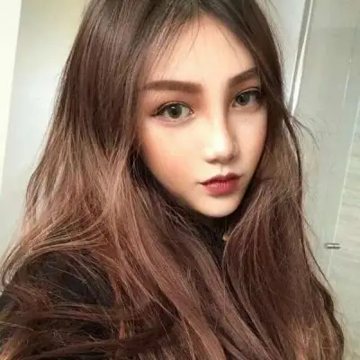 成熟稳重气质女生微信头像允言