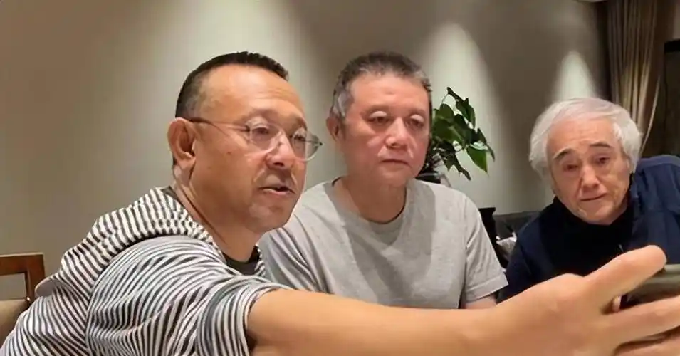 王朔近况曝光#,#与姜文聚会#,#在家中与女作家调笑#作者:方方土责编