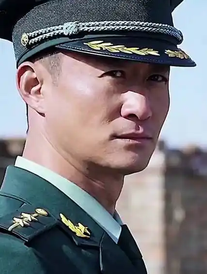 超有男人味的吴京,这腹肌也太帅了吧,硬汉也不过如此-度小视