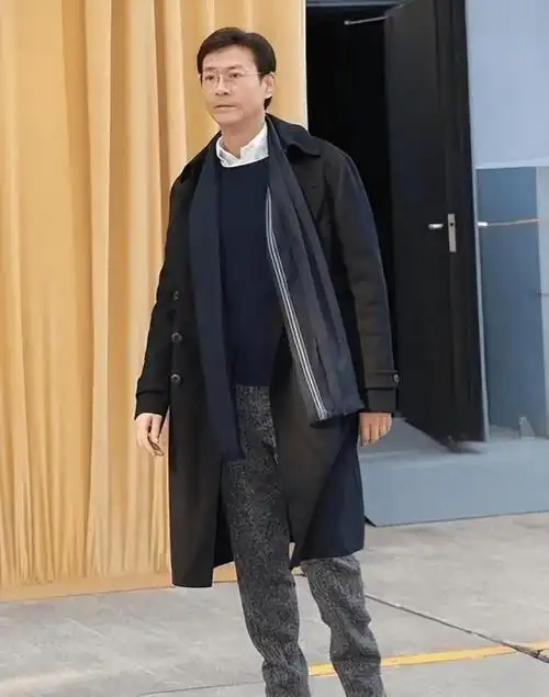 男神秃头大赏:有人自然衰老依然帅气,有人发福面目全非