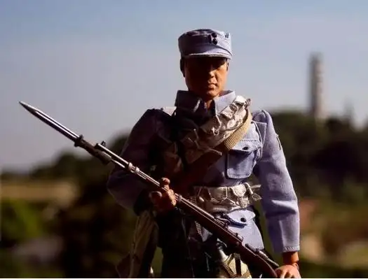 艰苦卓绝的抗战时期,八路军战士每人配发仅仅五发子弹,两颗手雷