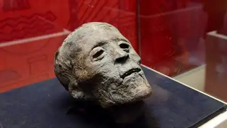 他是历史上唯一因拍马屁太响而被斩首的人,头颅在菜市口悬挂12年