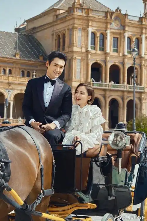 张歆艺送袁弘结婚纪念日礼物