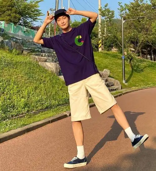 "腿细"的男生怎么穿短裤才好看?跟时尚博主学搭配,简约又帅气