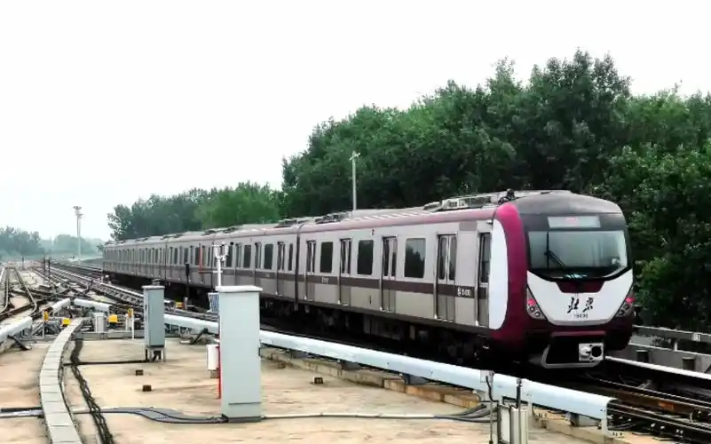 北京地铁15号线 dkz31 进后沙峪站