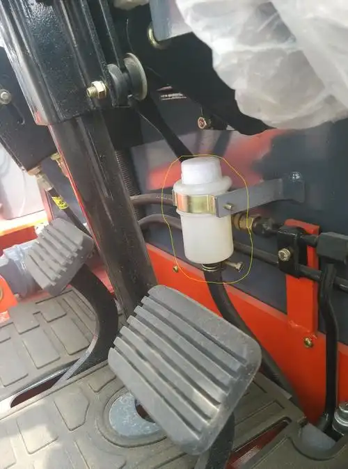 安徽合力叉车3.1t的刹车油在哪里加