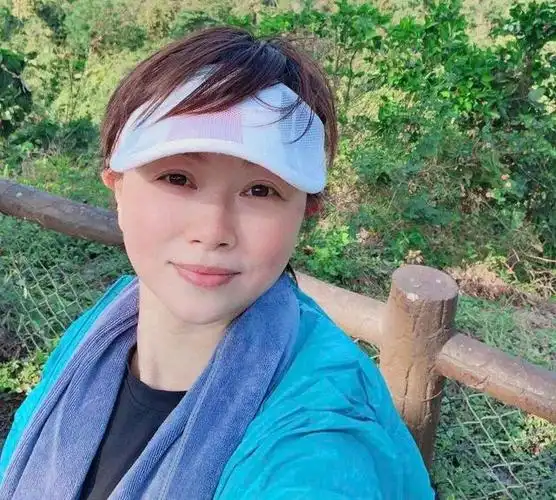 53岁刘玉翠素颜近照曝光!患情绪病致内分泌失调,恋爱20年仍未婚