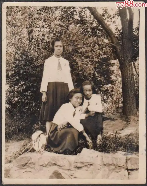 民国女生合影_老照片_包袱斋【7788收藏__收藏热线】