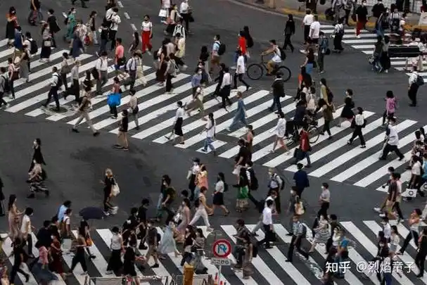 烈焰童子:日本经济苟了30年复苏,日本人贫富差距始终,