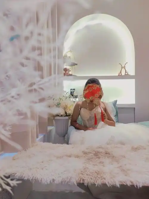 花房姑娘婚纱体验馆圆梦了